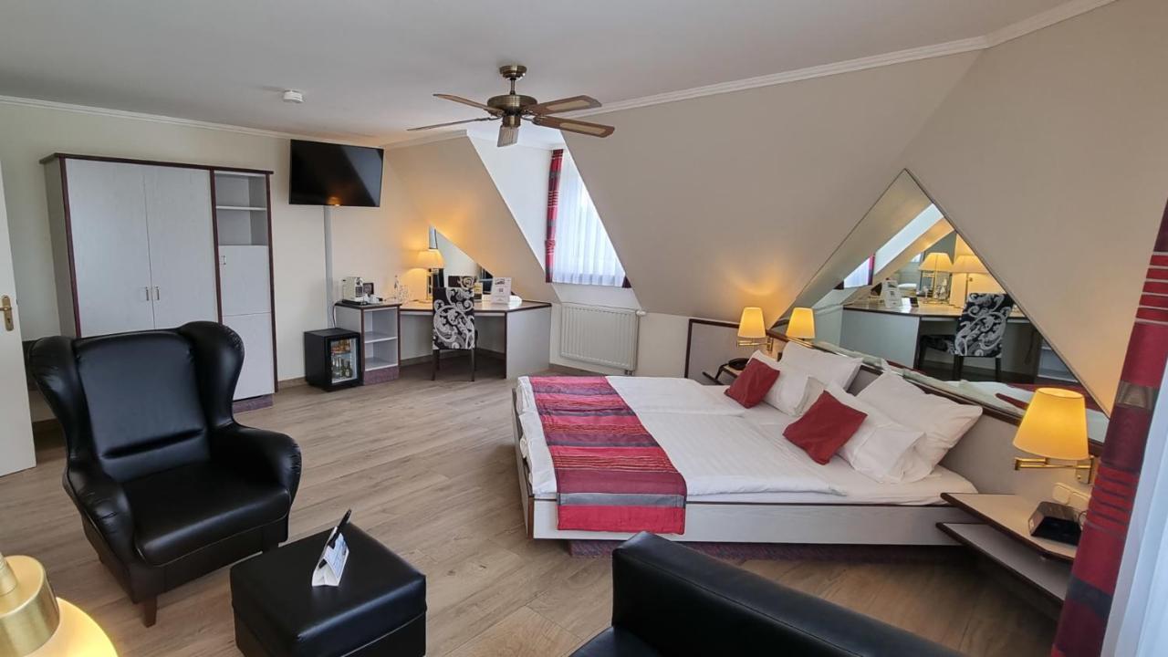 Hotel Rhoener Land Garni - Bed & Breakfast Oberthulba Buitenkant foto