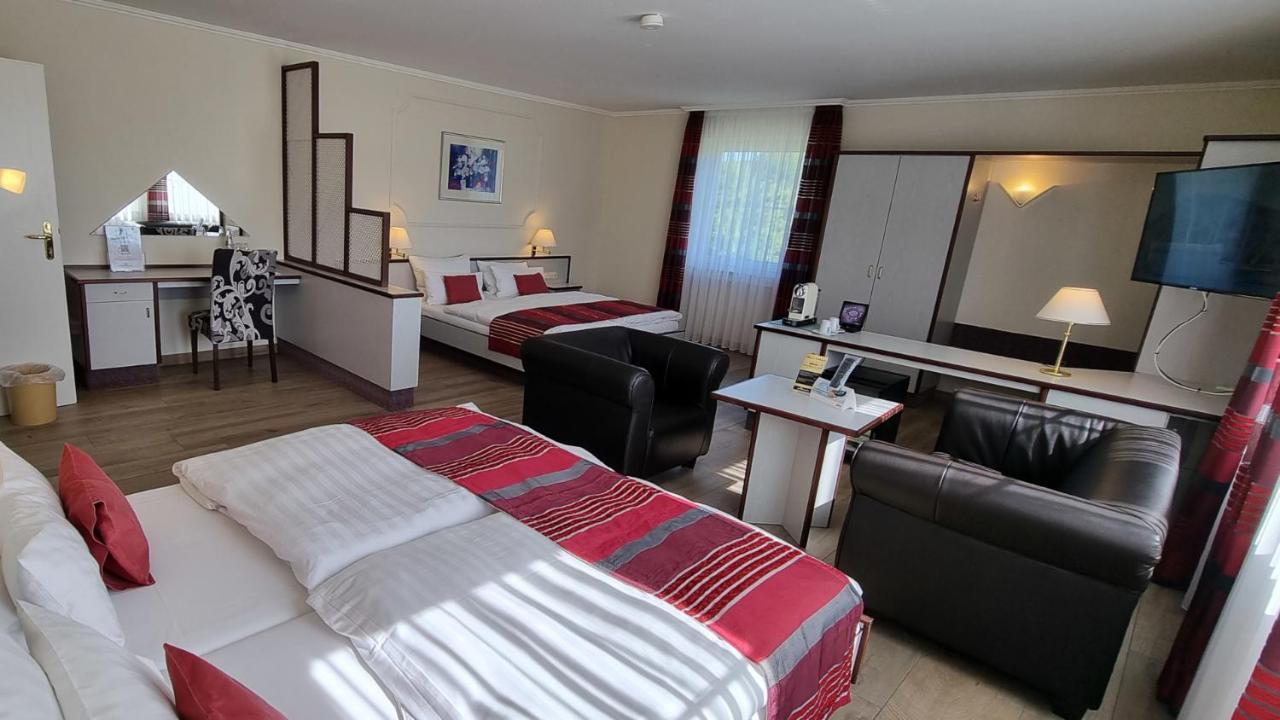 Hotel Rhoener Land Garni - Bed & Breakfast Oberthulba Buitenkant foto
