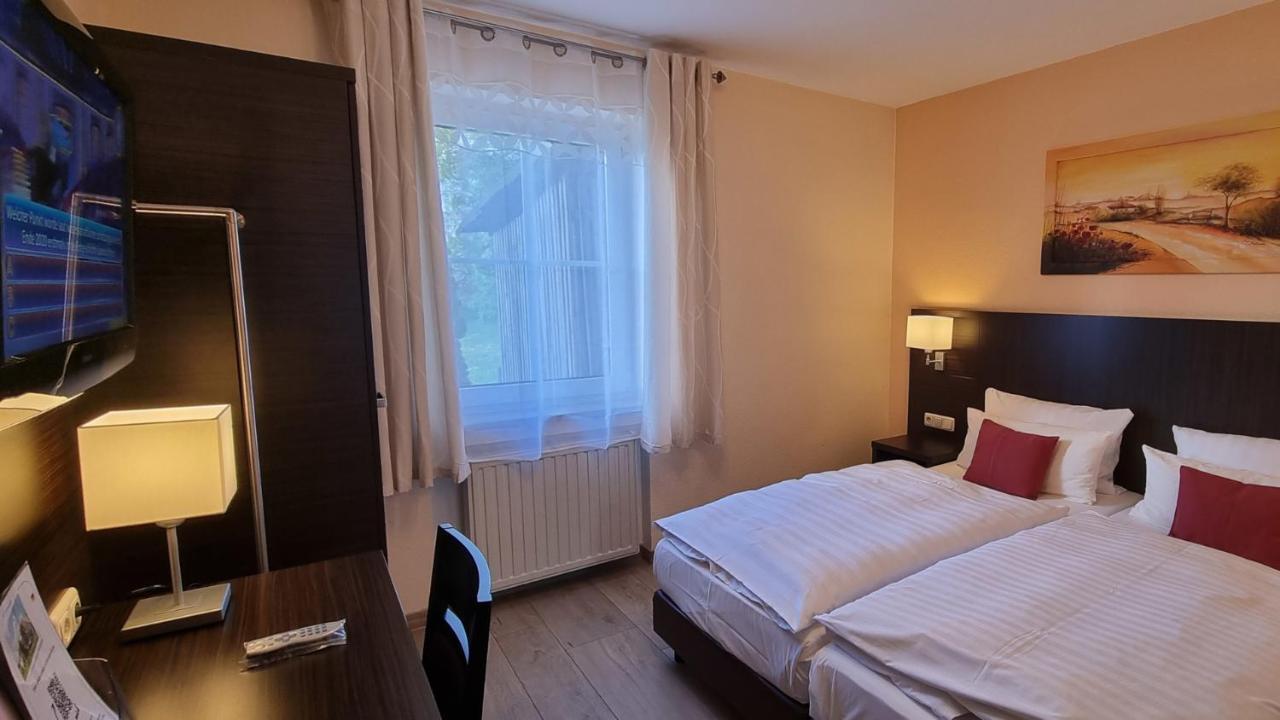 Hotel Rhoener Land Garni - Bed & Breakfast Oberthulba Buitenkant foto