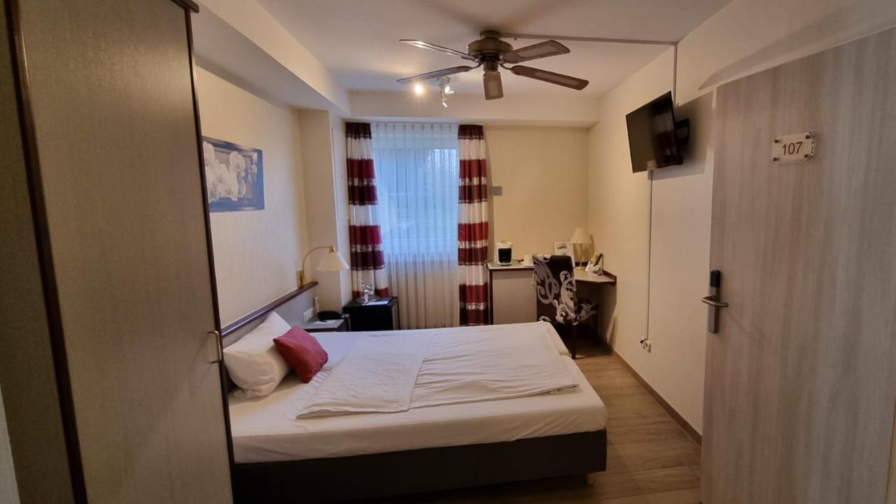 Hotel Rhoener Land Garni - Bed & Breakfast Oberthulba Buitenkant foto