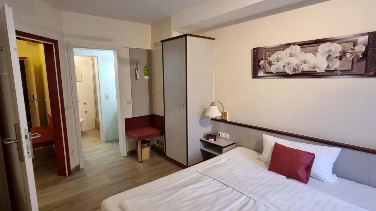 Hotel Rhoener Land Garni - Bed & Breakfast Oberthulba Buitenkant foto