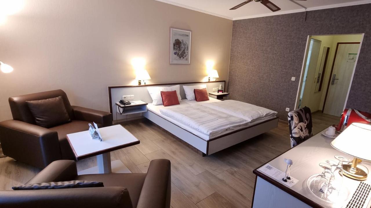 Hotel Rhoener Land Garni - Bed & Breakfast Oberthulba Buitenkant foto
