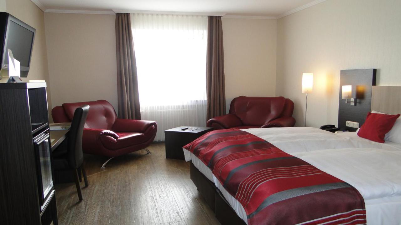 Hotel Rhoener Land Garni - Bed & Breakfast Oberthulba Buitenkant foto