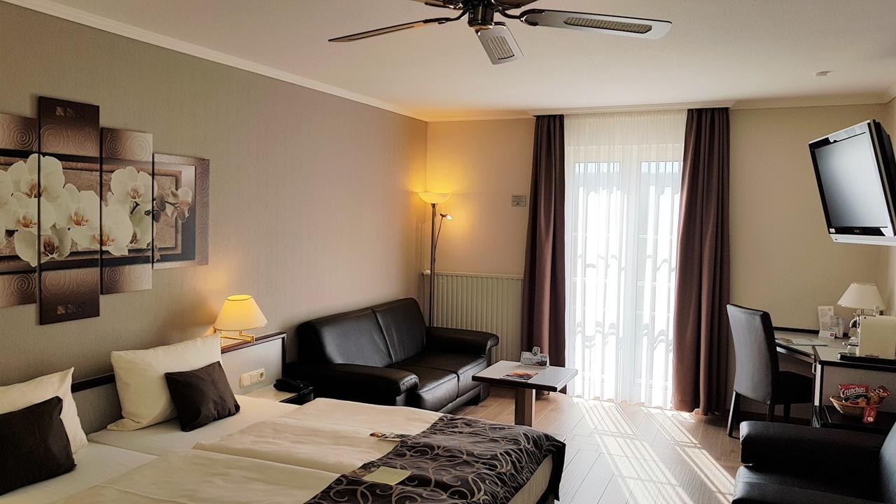 Hotel Rhoener Land Garni - Bed & Breakfast Oberthulba Buitenkant foto