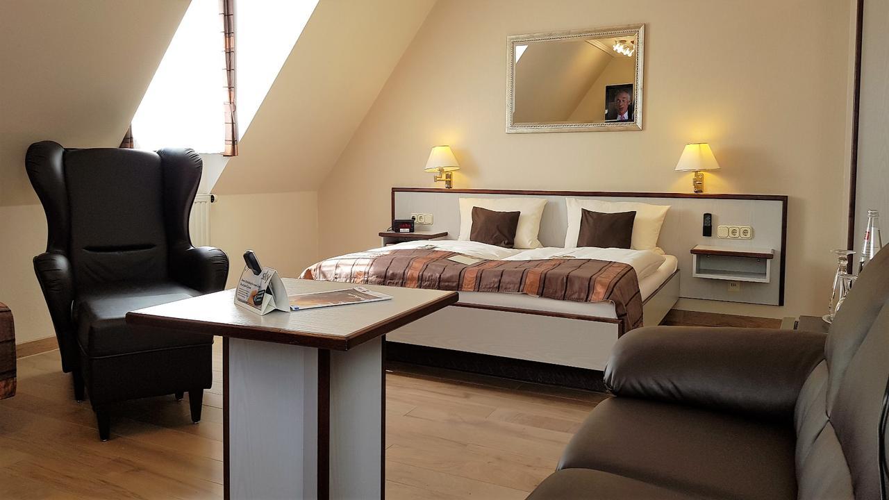 Hotel Rhoener Land Garni - Bed & Breakfast Oberthulba Buitenkant foto