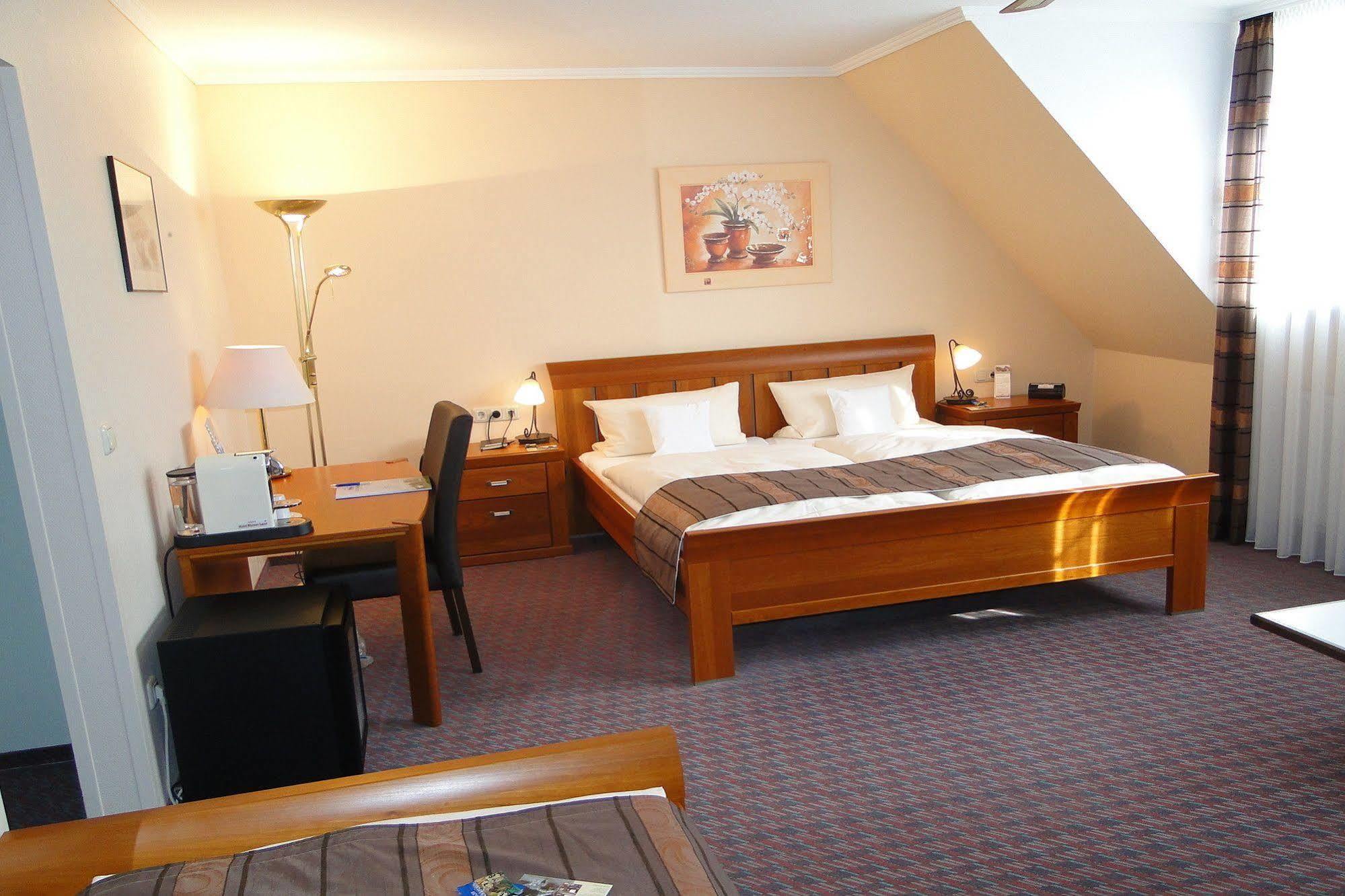 Hotel Rhoener Land Garni - Bed & Breakfast Oberthulba Buitenkant foto