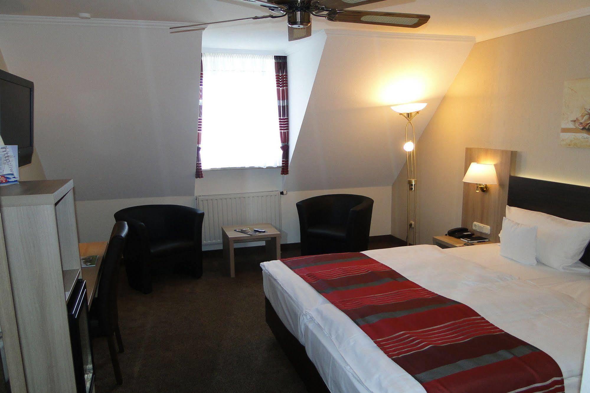 Hotel Rhoener Land Garni - Bed & Breakfast Oberthulba Buitenkant foto