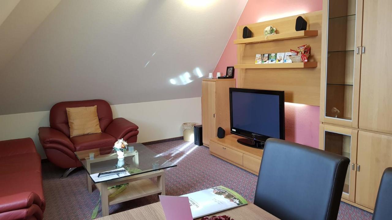 Hotel Rhoener Land Garni - Bed & Breakfast Oberthulba Buitenkant foto