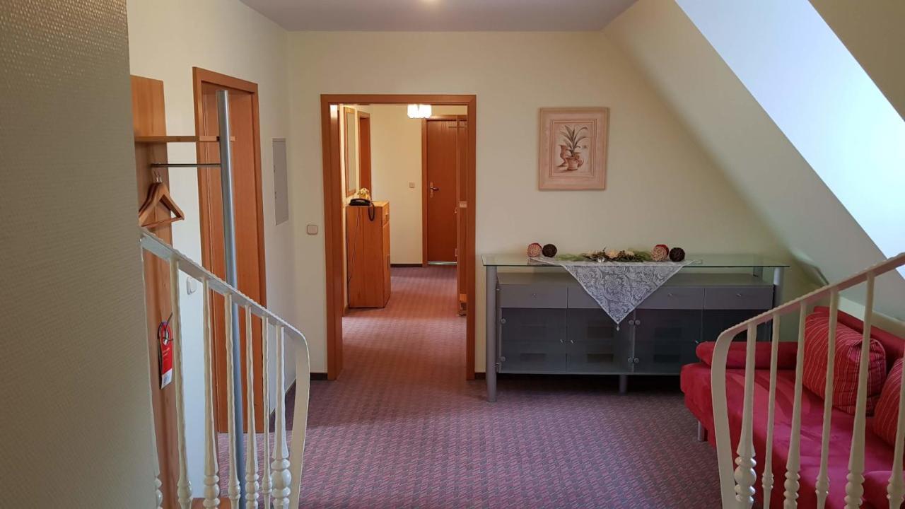 Hotel Rhoener Land Garni - Bed & Breakfast Oberthulba Buitenkant foto