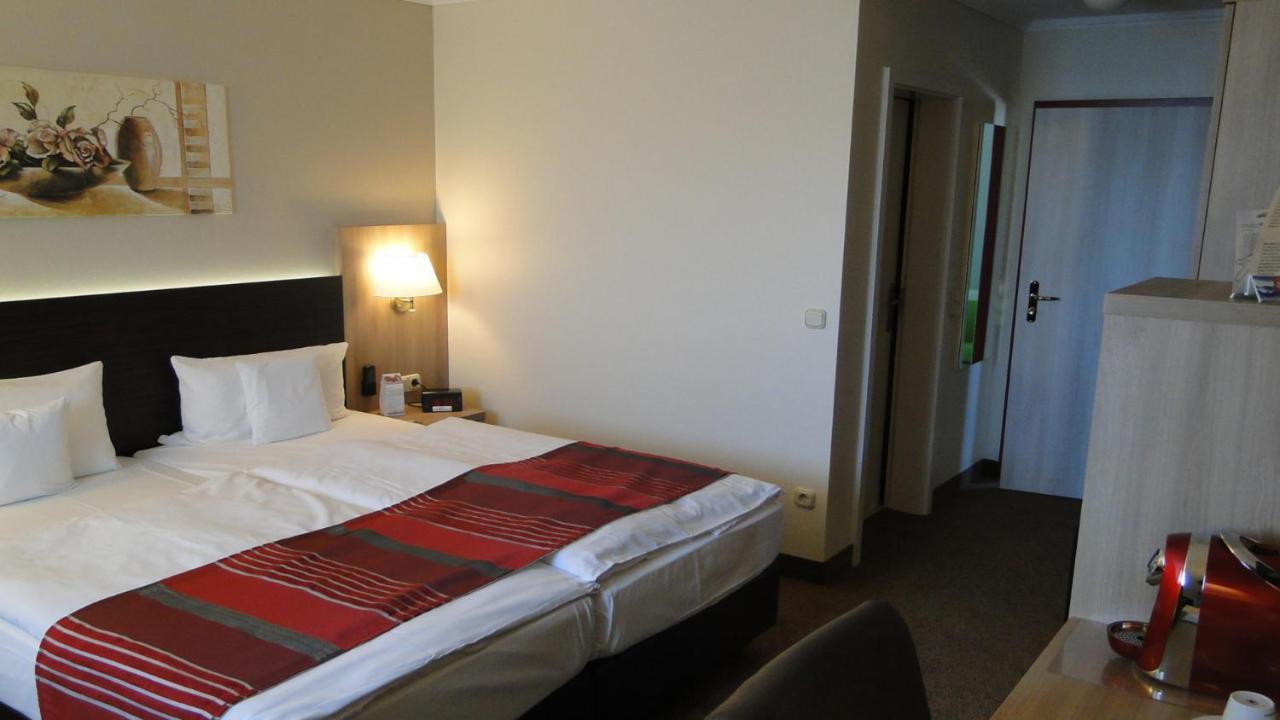 Hotel Rhoener Land Garni - Bed & Breakfast Oberthulba Buitenkant foto